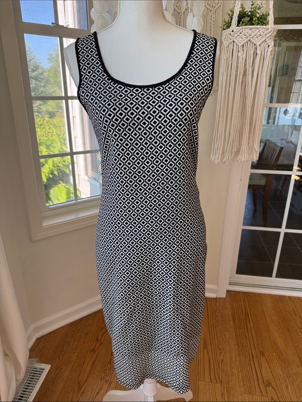 Black & White Geometric Scoop Neck Women's Dress medium bodycon